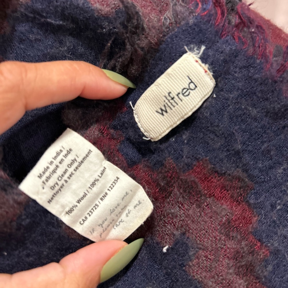 Aritzia Wilfred printed blanket scarf